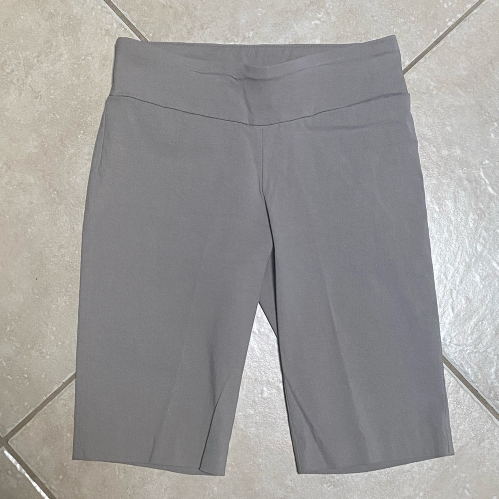 Alfani petite pull on gray Bermuda shorts